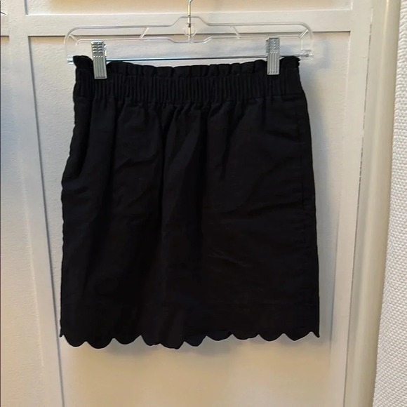 J. Crew Dresses & Skirts - J. Crew Elegant Black Scalloped Hem Skirt 00 elastic waist with pockets!!!